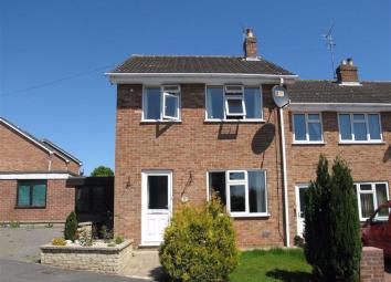Semi-detached house To Rent in Ashbourne