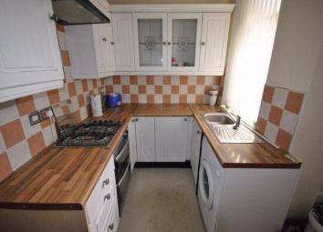 End terrace house To Rent in Huddersfield