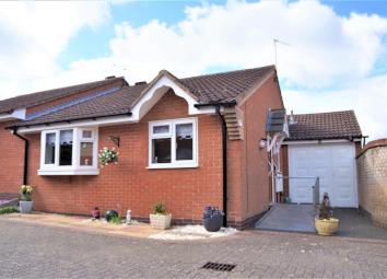 Semi-detached bungalow For Sale in Leicester