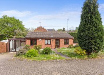 Detached bungalow For Sale in Burton-on-Trent