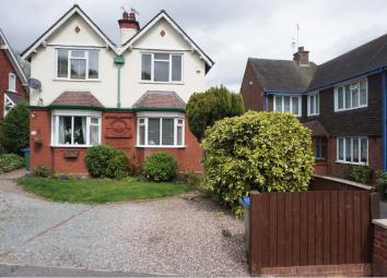 Semi-detached house To Rent in Oldbury