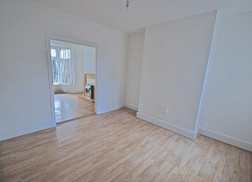 End terrace house For Sale in Hull