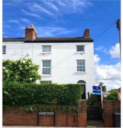 Flat For Sale in Warwick