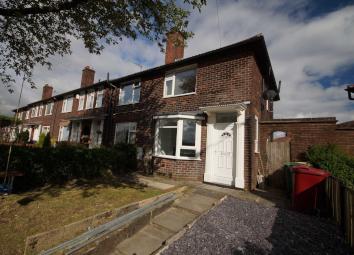 Town house To Rent in Bolton