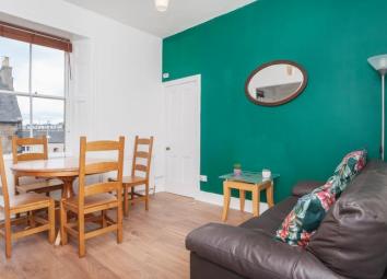Villa To Rent in Edinburgh