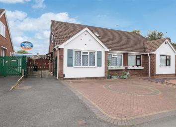 Semi-detached bungalow For Sale in Coventry