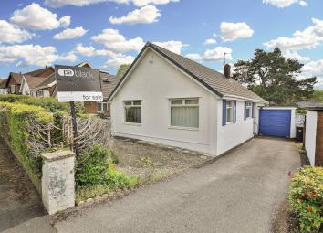 Detached bungalow For Sale in Cardiff