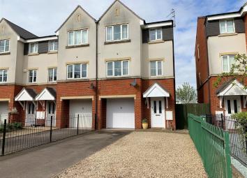 Town house For Sale in Stafford
