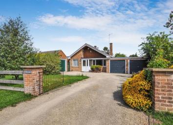 Detached house For Sale in Bicester