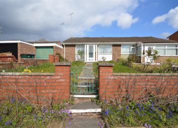 Semi-detached bungalow For Sale in Coventry