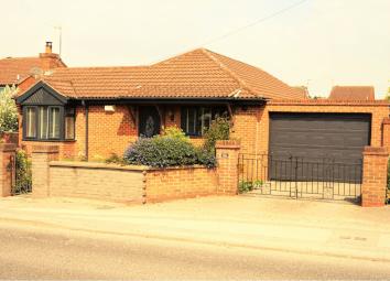 Detached bungalow For Sale in Newark