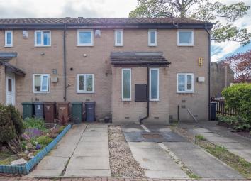 Town house For Sale in Bradford
