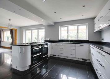 4 Bedroom Detached house to rent