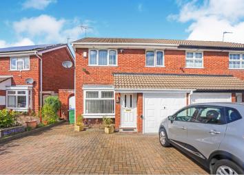 Semi-detached house For Sale in Tipton