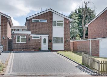Detached house For Sale in Redditch