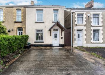 Semi-detached house For Sale in 