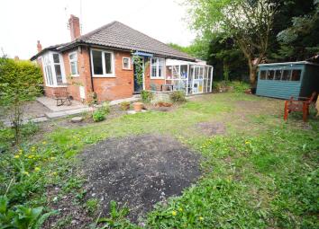 Semi-detached bungalow To Rent in Leeds