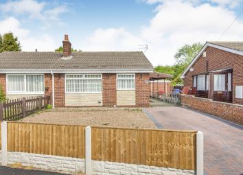 Detached bungalow For Sale in Doncaster