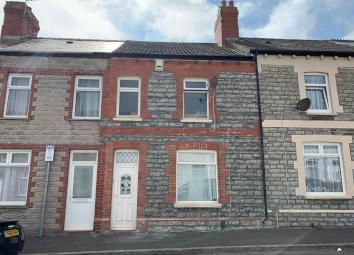 Terraced house For Sale in Barry