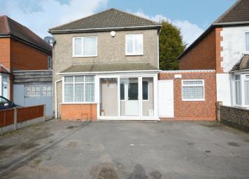 Link-detached house For Sale in Solihull