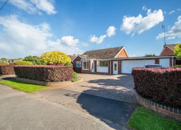 Detached bungalow For Sale in Stourport-on-Severn