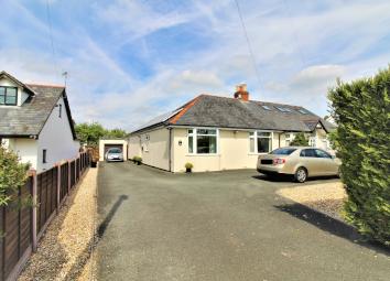 Villa For Sale in Cheltenham