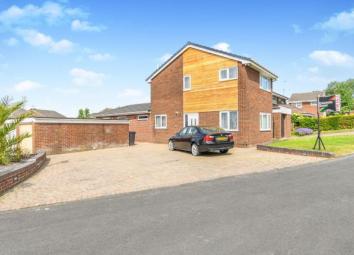 Detached house For Sale in Runcorn