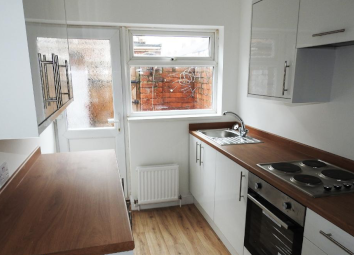 End terrace house To Rent in Hull
