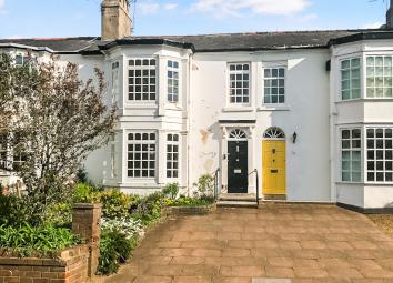 Town house For Sale in Southport