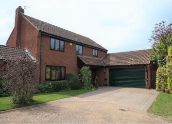 Detached house For Sale in Warwick