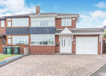 Semi-detached house For Sale in Tipton