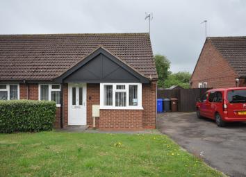Semi-detached bungalow For Sale in Burton-on-Trent
