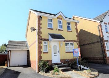 Link-detached house For Sale in Barry