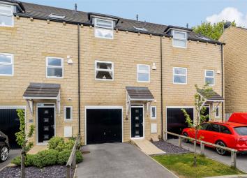 Town house For Sale in Ossett
