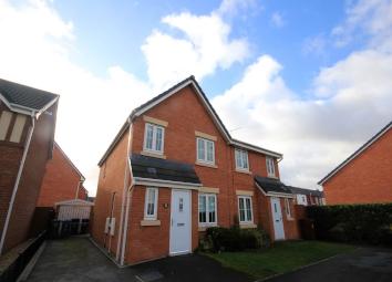 Semi-detached house To Rent in Leigh