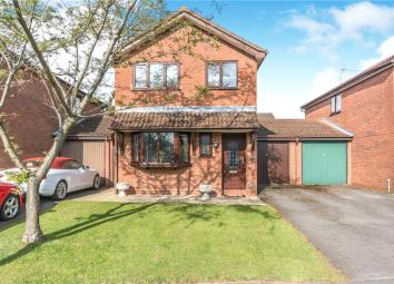 Link-detached house For Sale in Solihull