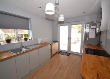 Semi-detached bungalow For Sale in Bristol