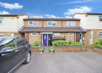 Terraced house For Sale in Rugby