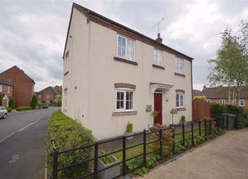 Detached house For Sale in Stone