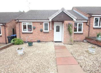 Semi-detached bungalow For Sale in Leicester