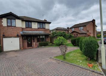 Detached house For Sale in Pontyclun