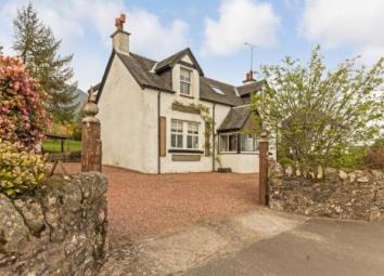 Detached house For Sale in Stirling