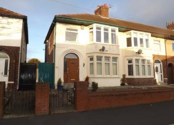 End terrace house To Rent in Blackpool