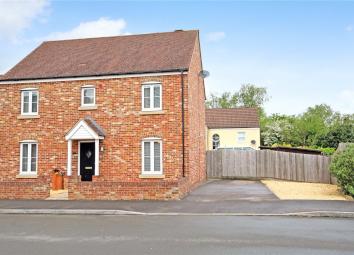 Link-detached house For Sale in Swindon