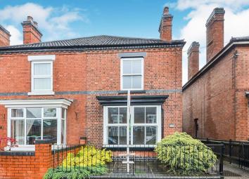 Semi-detached house To Rent in Burton-on-Trent