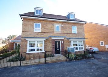 Detached house For Sale in Hook