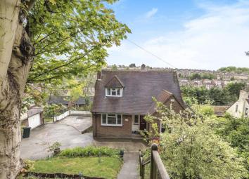 Detached house For Sale in High Wycombe