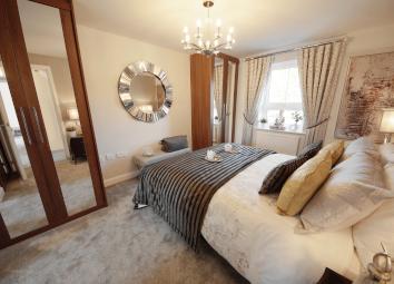 Detached house For Sale in Hook