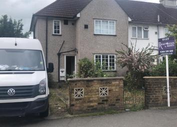 Semi-detached house To Rent in Uxbridge