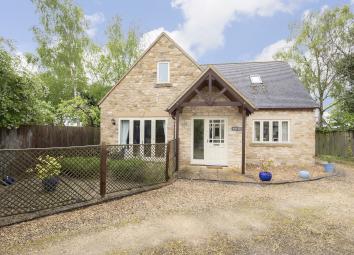 Detached house For Sale in Chipping Norton